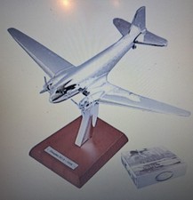 Douglas DC3 DC 3 Dacota 1935 Oldtimer Flugzeug Modelflugzeug 1/200 *NEU*