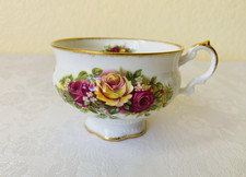VTG Elizabethan ENGLISH GARDEN Tea Cup Fine Bone China Roses Gilded Gold Rim