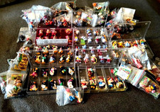 Ü-Eier Ferrero Figuren Konvolut 149 Stück - Serien Plastik-Box + diverse BPZ