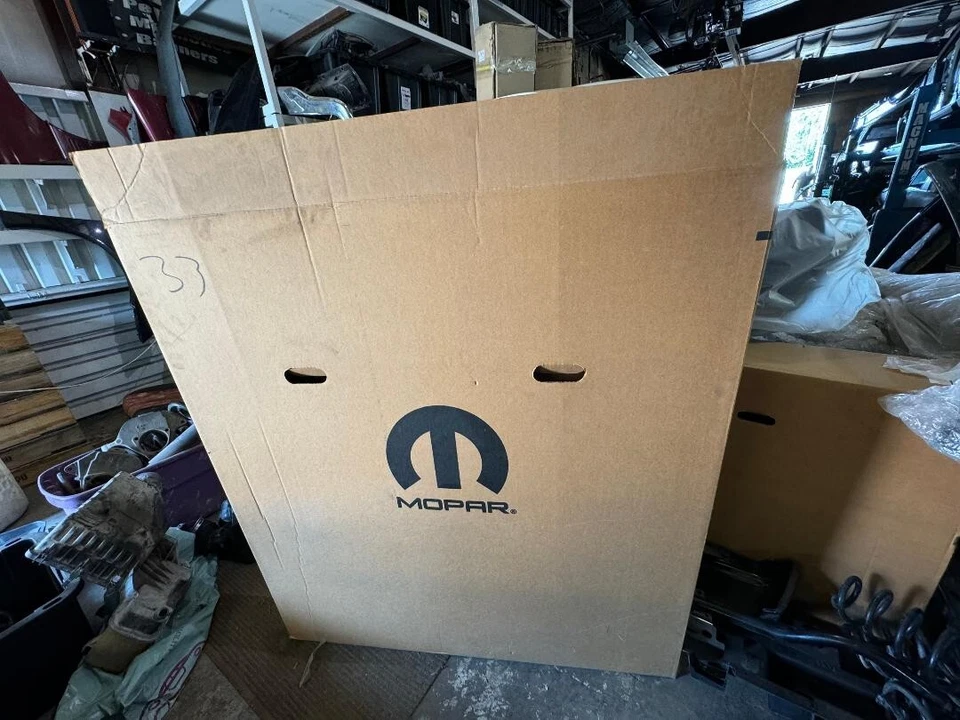 Dodge Caliber 2007-2012 conductor delantero izquierdo panel de carcasa de puerta exterior genuino nuevo OEM Foto 3 de 4