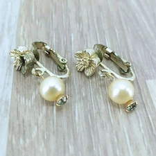 Vtg Emmons Earrings Gold Tone Flower Imitation Pearl Rhinestone Clip On Jewelry