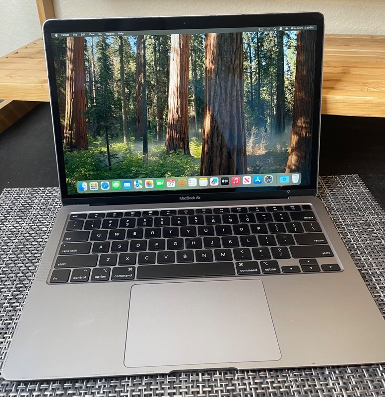 Apple MacBook Air MWTJ2LL/A 13" i3 256GB SSD 8GB Ram 2020 Space Gray