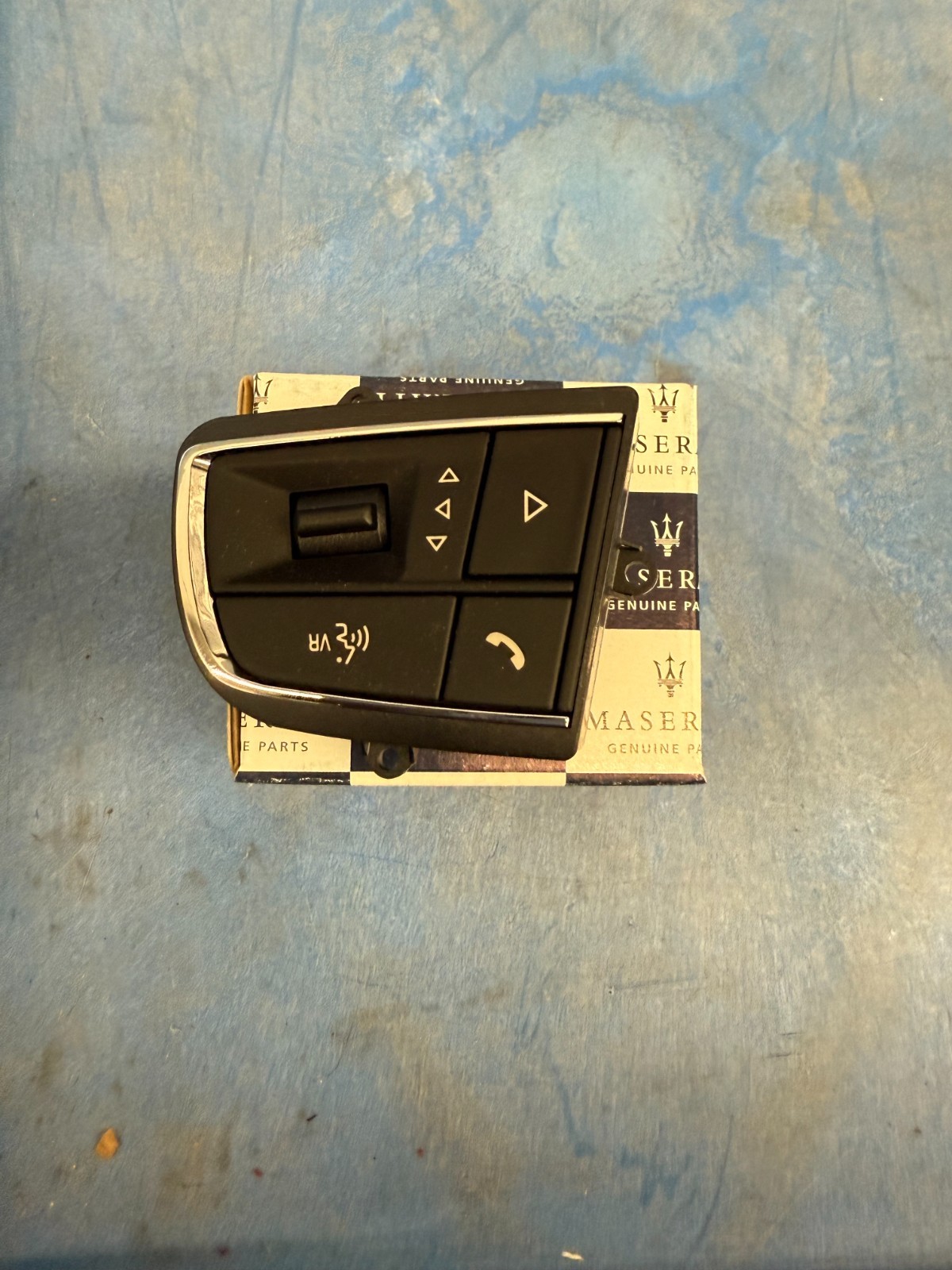 14-19 MASERATI GHIBLI RIGHT SIDE STEERING WHEEL CONTROLS, OEM 670044499