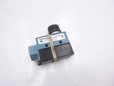 Honeywell BZE6-2RN Limit Switch Medium Duty Plunger SPDT Seal Boot