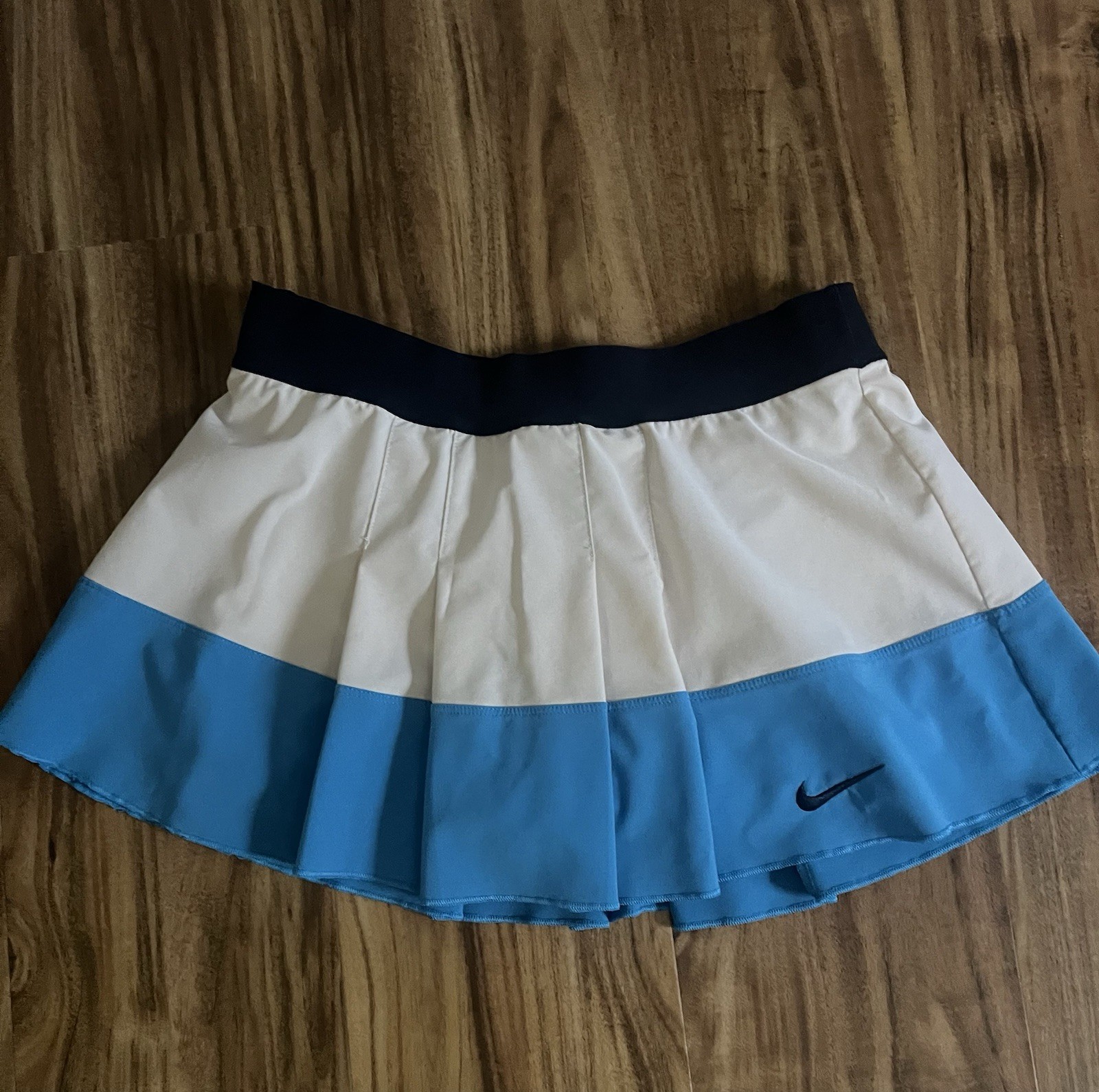 NIKE TENNIS Women's Pleated Woven Tennis Skirt (White/Blue)Size M