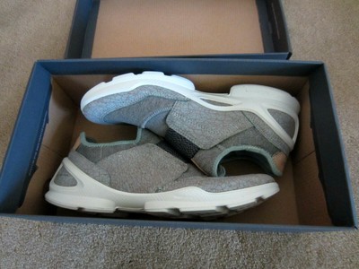 ecco biom street slip on