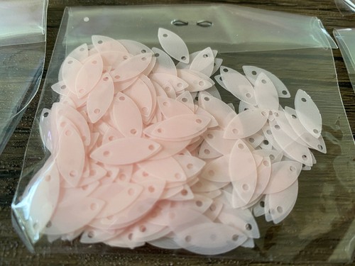 Lote de 7 Paquetes Bebé Rosa Ojo Lentejuelas 1.5cm X 0.6cm para Artesanía - Imagen 2 de 5