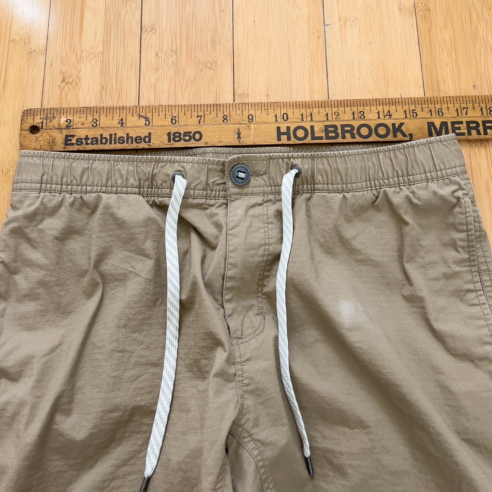 VUORI Shorts Mens Large Khaki Beige Tan Ripstop Hiking Zip Cargo