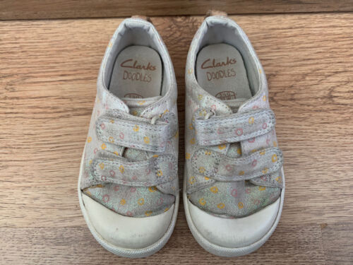 Girls Clarks Doodles Shimmer Spotty Canvas Trainers Shoes Infant UK 5.5 F - Afbeelding 1 van 5