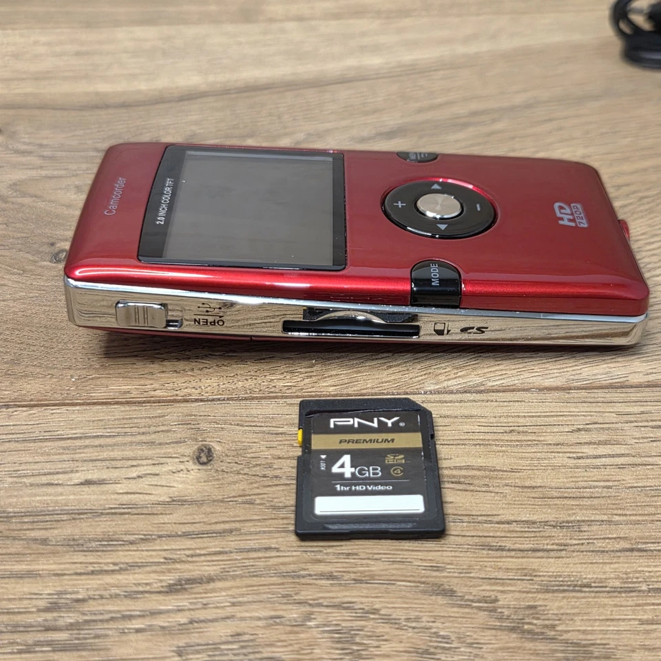 Emerson EVC1700 HD 720p 4x Zoom Digital Video Camera Recorder Red - Image 4 of 4