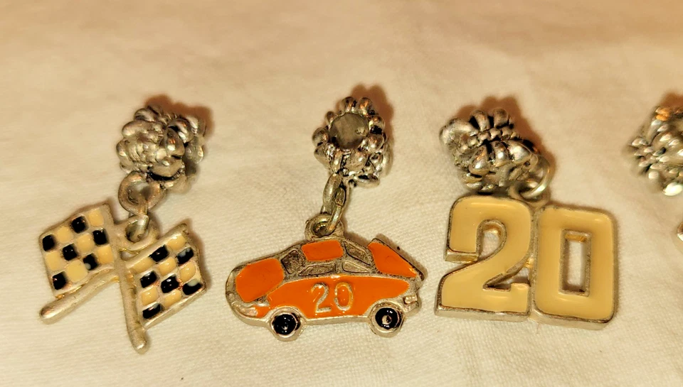 6 dijes de colección TONY STEWART, #20, COCHE + banderas a cuadros para PULSERA .153" apertura Foto 2 de 4