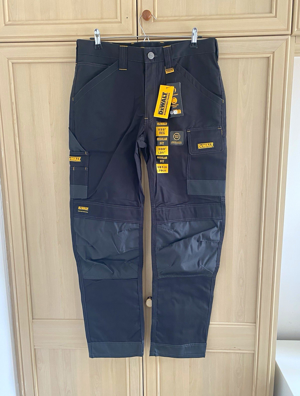 DeWalt Work Trousers W32 L31 Black Cargo Knee Pad Pockets Regular Fit NWT
