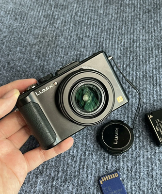Panasonic LUMIX DMC-LX7 10.1MP Digital Camera W/Battery English