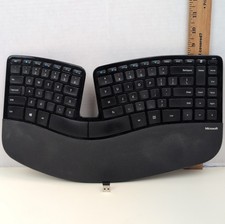 Microsoft Sculpt Ergonomic Keyboard 1559 Wire...