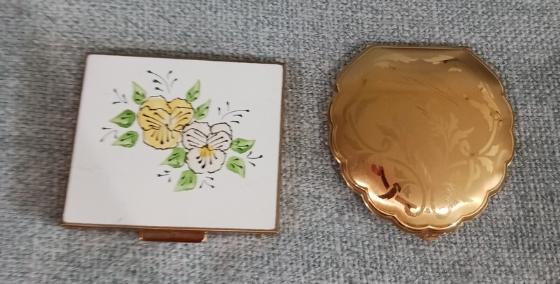 TWO VINTAGE COMPACTS
