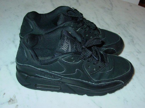2014 Nike Air Max 90 Black/Dark Grey Leather Youth Running Shoes! Size 4.5Y - Picture 2 of 11