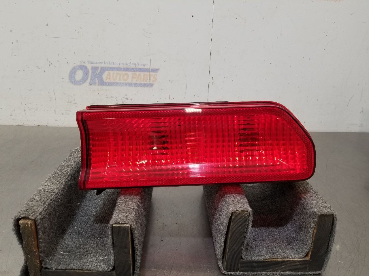 12 2012 DODGE CHALLENGER R/T OUTER TAIL LIGHT LAMP RIGHT PASSENGER