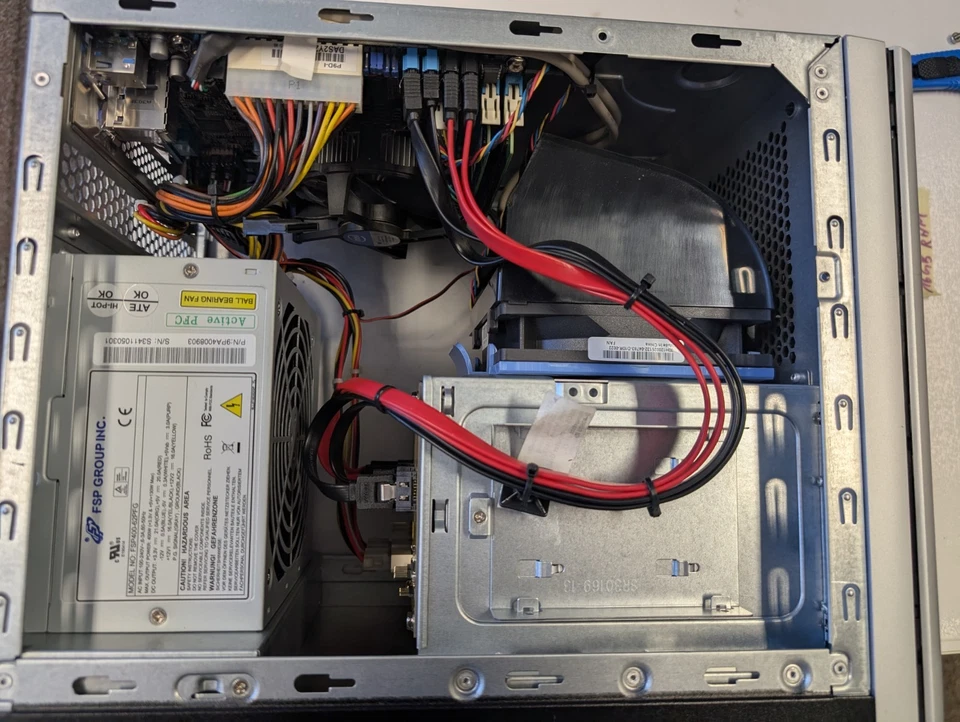 Terra MINISERVER G2 E3-1225v3 1100813 2x GbE-LAN, 2x USB 3.0 4x BAY - Bild 3 von 4