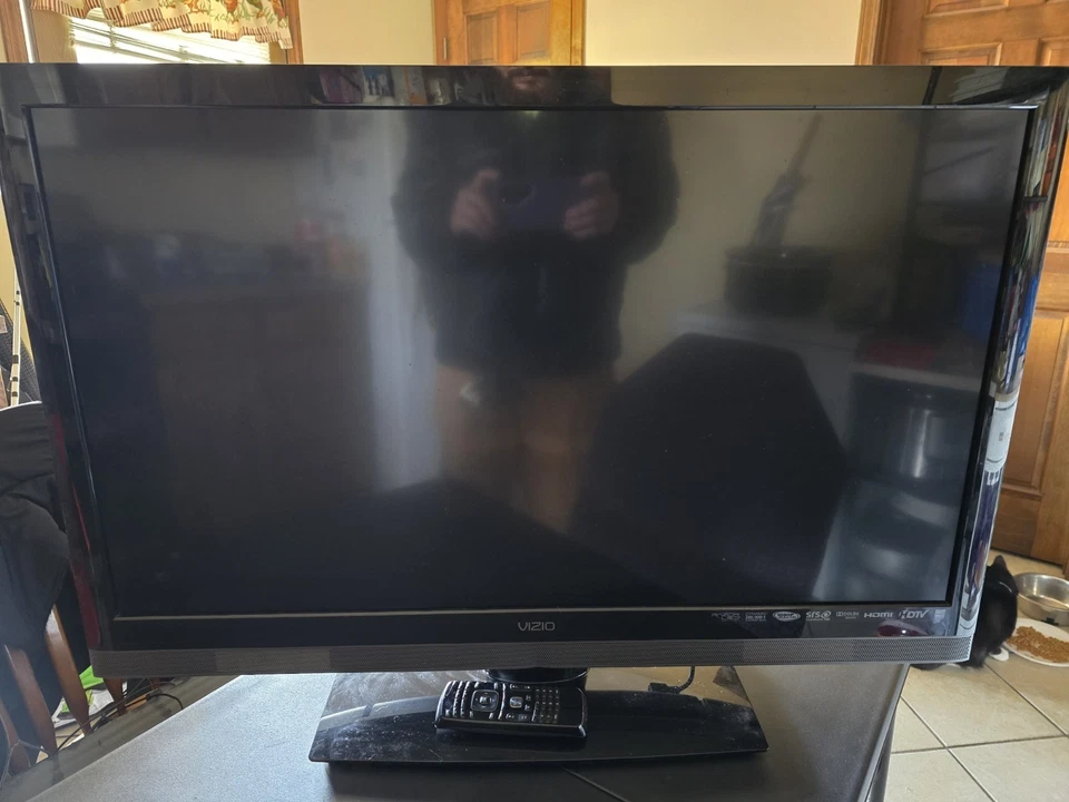 37" Vizio Razor LED HDTV - Image 2 of 2