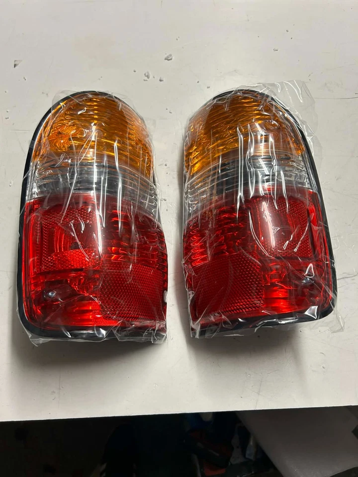 Par de lanternas traseiras para Toyota Tacoma 01-04 lado esquerdo e direito - Imagem 2 de 2