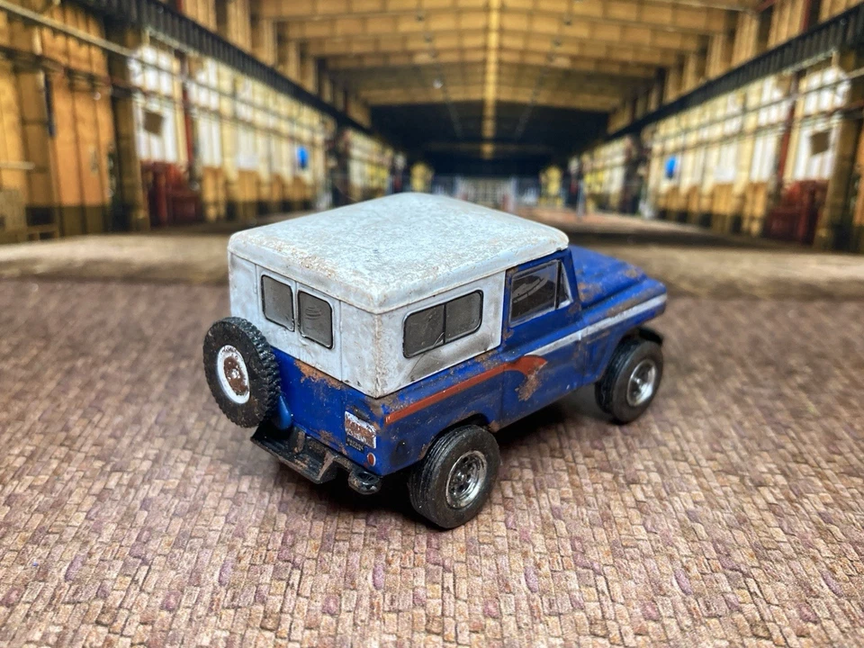 Nissan Patrol 1964 4x4 desgastado granero encontrar oxidado 1/64 diecast personalizado Foto 3 de 4