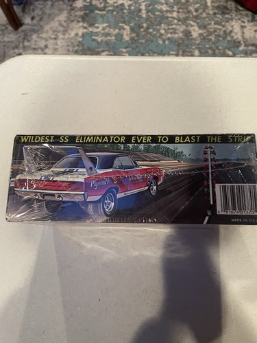 New JO-HAN 1/25 Model Kit Sox and Martin Plymouth Superbird Super Stocker C-1770 - Bild 2 von 5