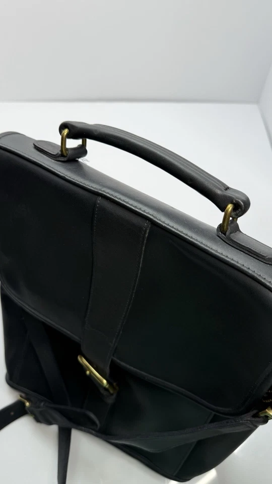 Bolso Mensajero COACH Negro Cuero Curtido con Guante, Herrajes de Latón, EE. UU. Foto 3 de 4