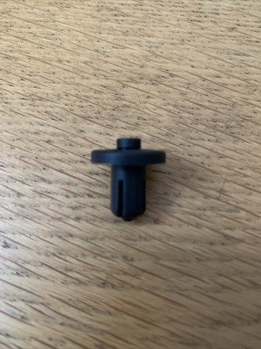 Engine Bolt Cover Fixing Screw for Audi A3 TT VW Golf SEAT Leon Ibiza - Picture 2 of 5