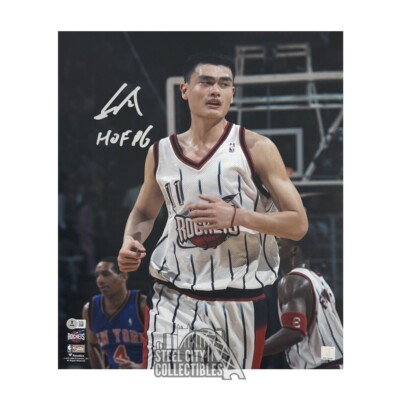Yao Ming HOF 16 Autographed Houston 16x20 Basketball Photo - BAS
