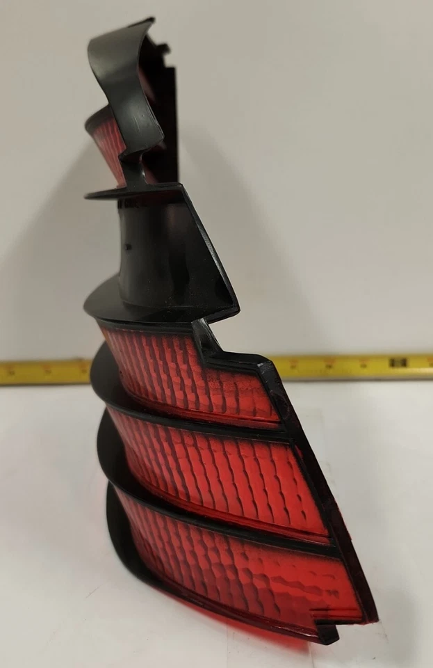 Nuevo OEM GM lente de luz trasera derecha 16506042 1989-1993 Chevrolet Beretta (SVM135) Foto 4 de 4