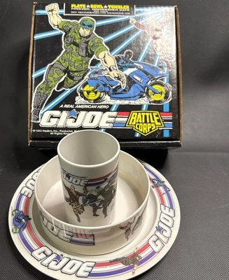 1993 GI Joe Battle Corps Teller Schüssel Becher Set in Box Neu in Verpackung Old Stock 3 Stück Set - Bild 1 von 4