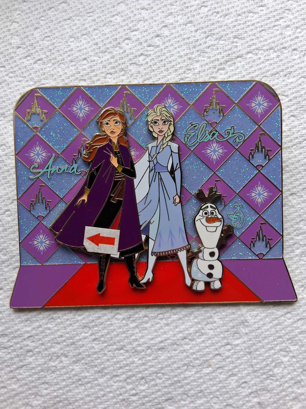 Disney Elsa and Anna Jumbo (LE) 500 Pin Trading Fun Day Pin