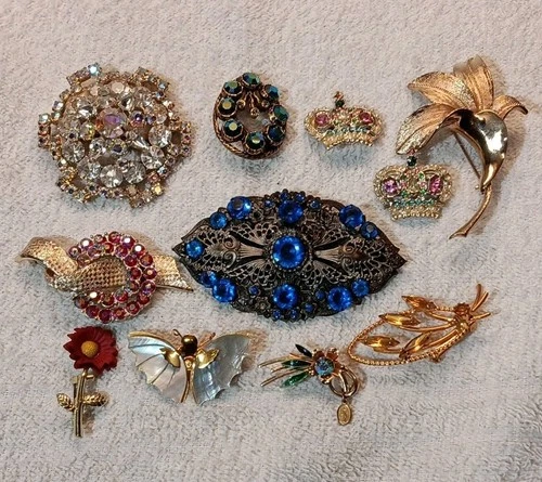 Vintage Costume Jewelry Brooch Pins Lot  Rhinestones