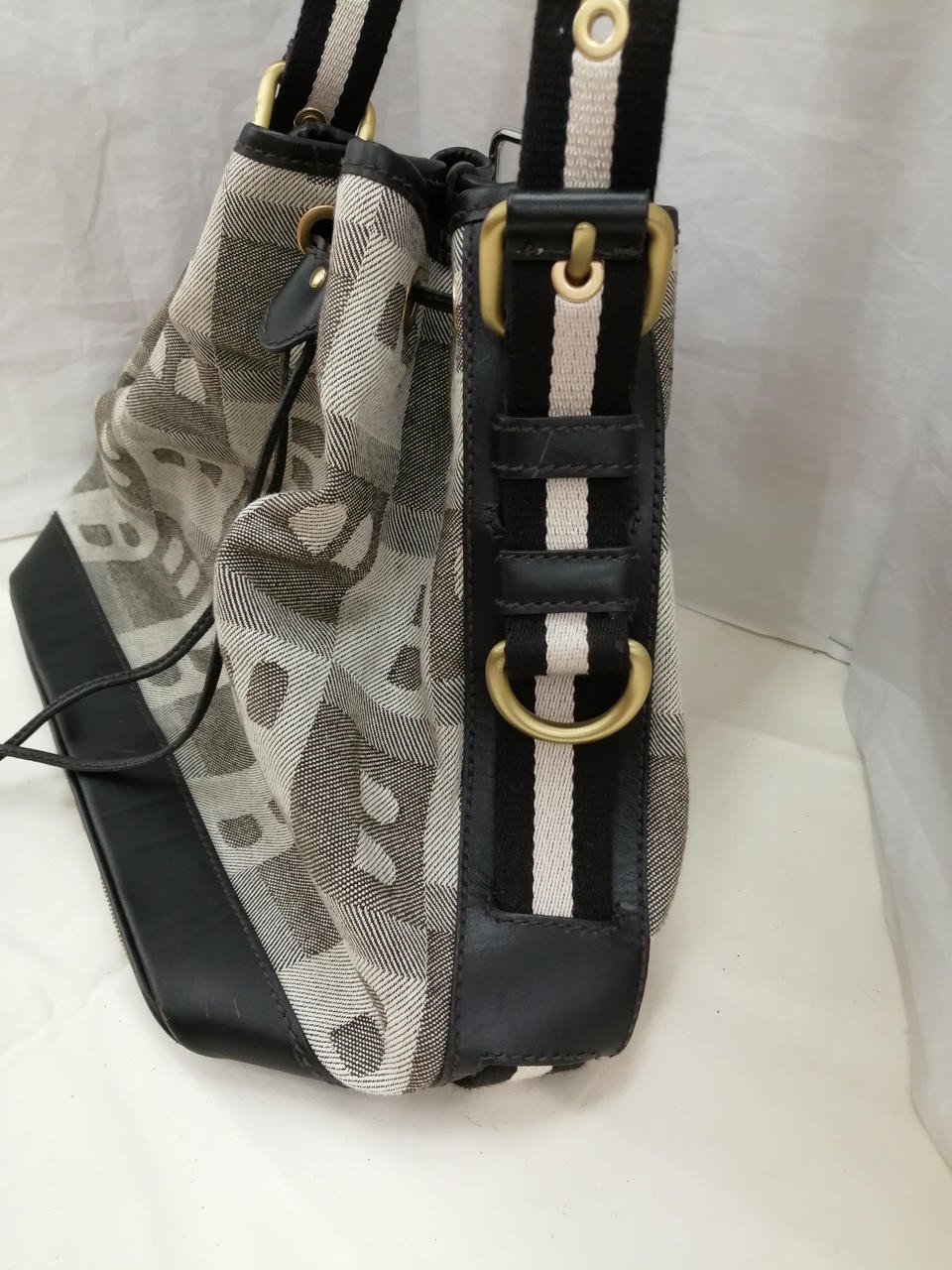 All Over Pattern Drawstring Bag B Gray With Some … - image 3