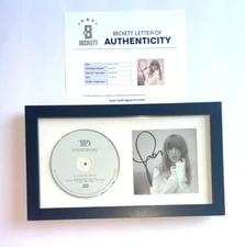 TAYLOR SWIFT SIGNED TORTURED POETS DEPARTMENT CD COVER INSERT FRAMED TPD BAS