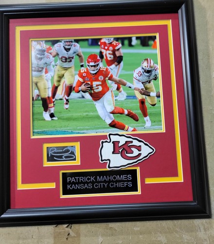 Patrick Mahomes Kansas City Chiefs 8x10 Framed Photo Engraved Autograph - Picture 3 of 3