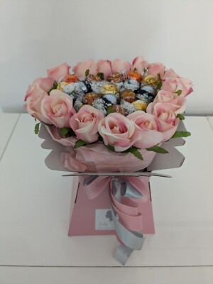 Schokoladenstrauß Herz rosa gemischt Lindt Seidenblumen - Geschenkkorb 