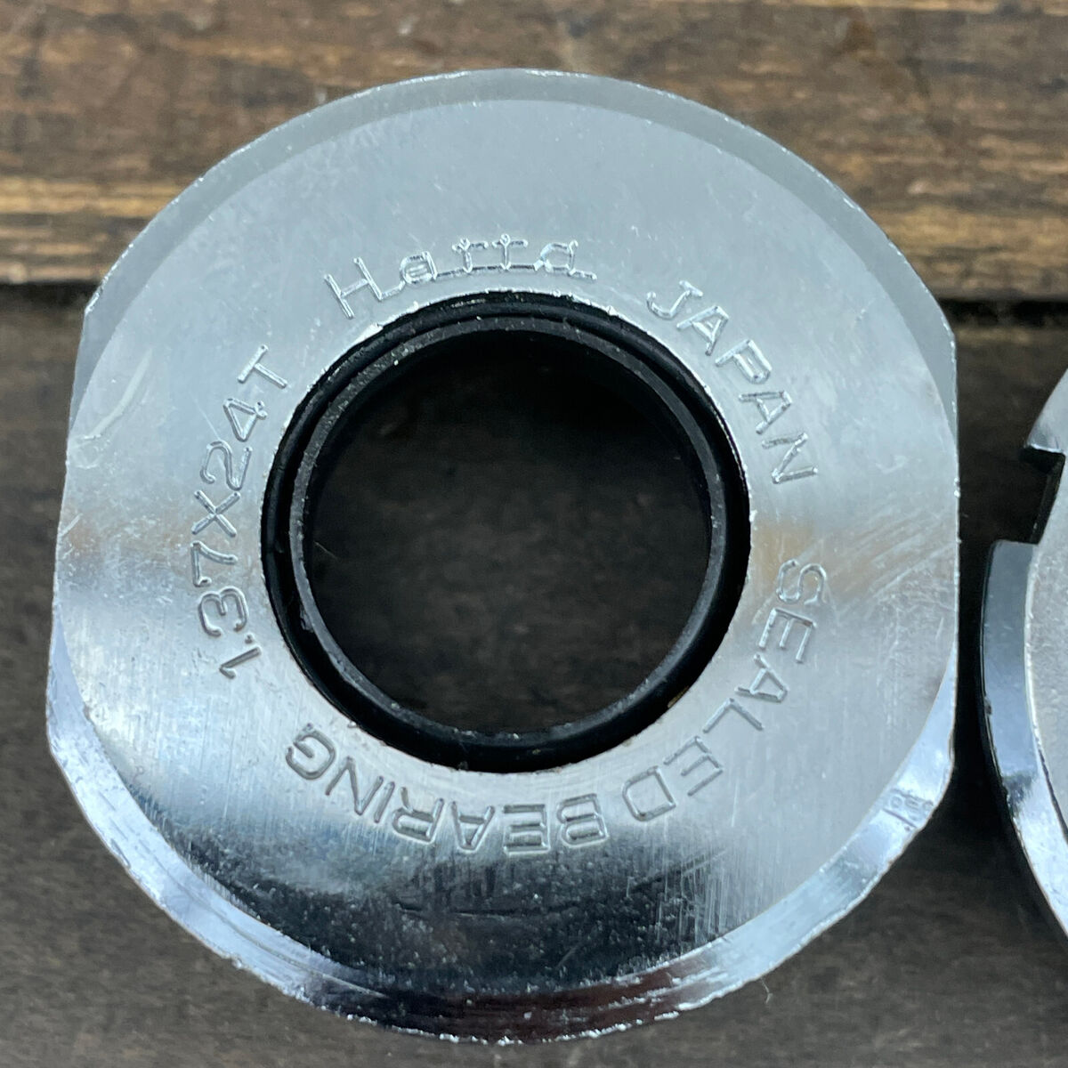 Vintage Hatta Japan Bottom Bracket Sealed English Thread Vintage Hatta Japan Bottom Bracket Sealed English Thread