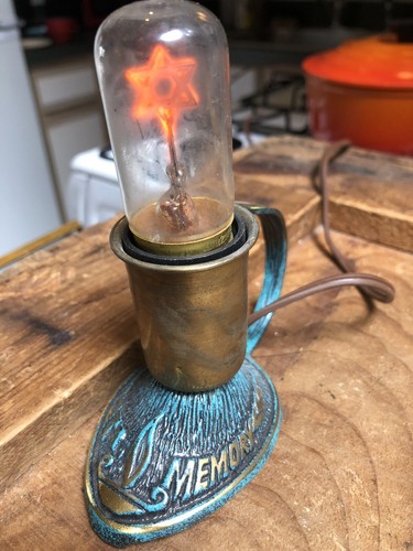 Lampada luce vintage Judaica Israel bronzo epoca anno funzionante - Foto 1 di 8