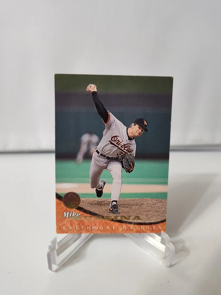 1994 Donruss The Leaf Set Gold Mike Mussina Orioles Baltimore #105 - Image 3 of 4