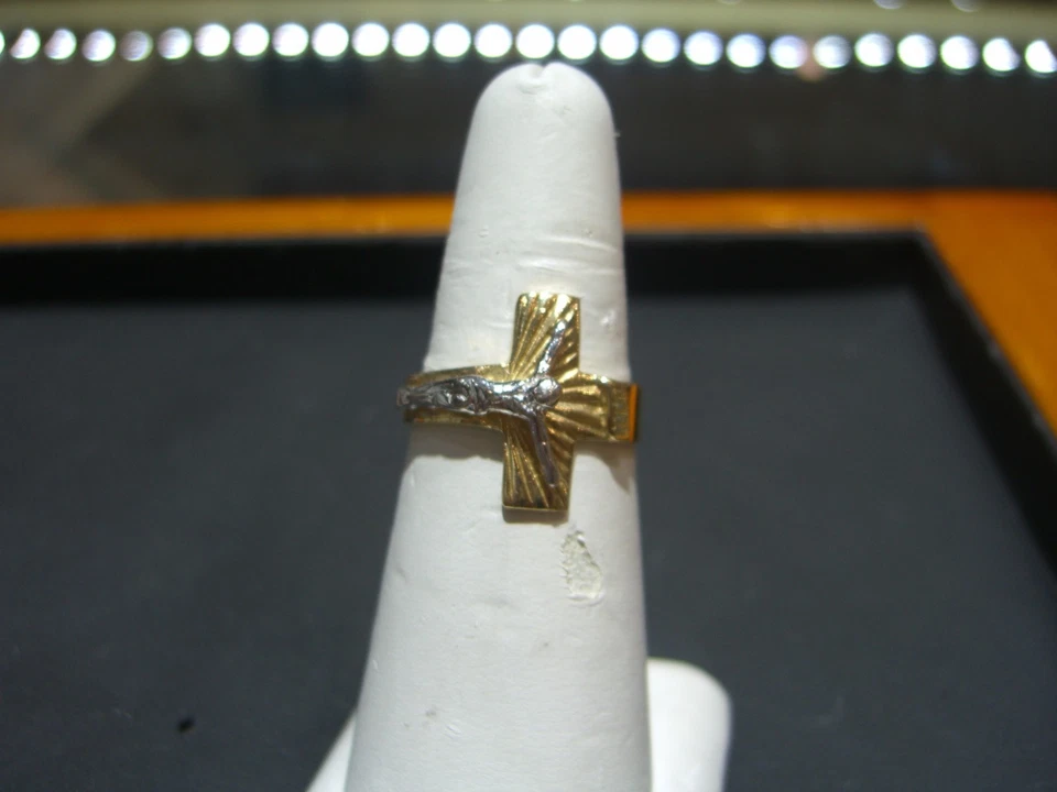 FINE 14 KARAT TWO TONE CRUSIFIX CROSS WRAP BAND RING SIZE  9.5 NEW WOW - Image 2 of 4