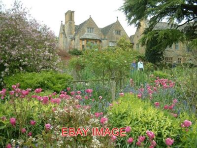 FOTO HIDCOTE HERRENHAUS GARTEN GENIESSEN SIE DIE SZENE AN EINEM WARMEN MAI-TAG DER GARTEN IST EIN