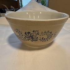 PYREX 402 Vintage Opaque Glass Mixing Bowl, B...