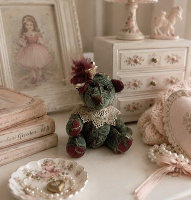 Dan Dee Collector's Victorian Bear Classic Treasures Green Teddy Crochet Collar