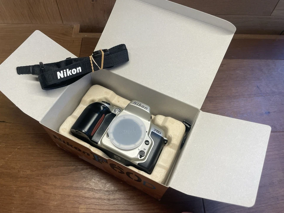 *Como nuevo en caja* Cuerpo de cámara fotográfica Nikon F60D plateada de Japón #C4-73A Foto 2 de 4