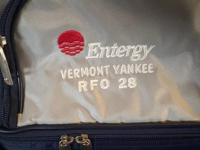 Vermont Yankee/Entergy Nuclear Power Plant Refueling Outage 28 Cooler Bag - Image 3 of 4
