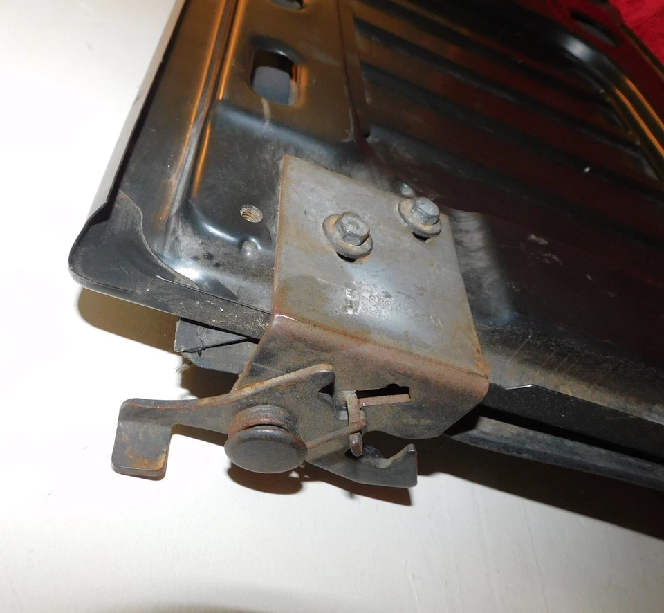 1974-1980 Ford Pinto Mercury Bobcat FOLDING REAR SEAT PANEL With LOCK and HINGES - Image 3 of 4