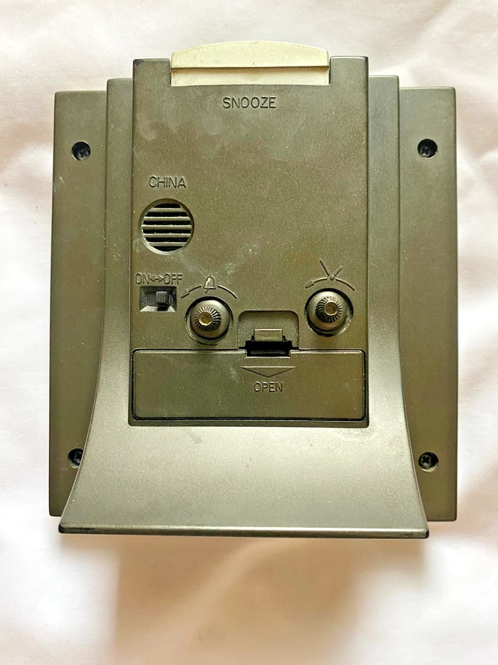 Timex Alarm Clock Table Time Piece Quartz Silver, Cream and Black Color Working - Image 4 of 4