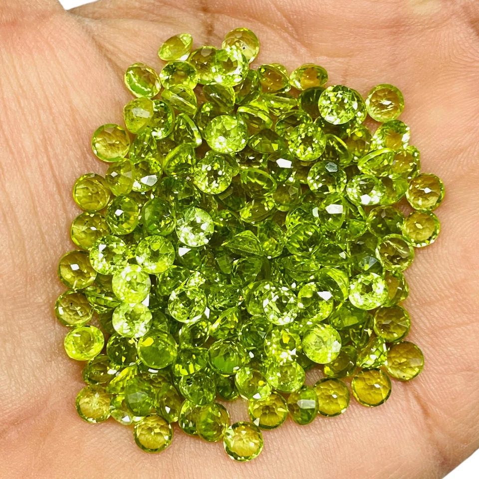 VVS 25 Pcs Natural Peridot 5mm Round Cut Loose Top Quality Loose Gemstones Lot - Image 4 of 4