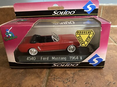 Solido 4540 Ford Mustang 1964 1/2 With Acrylic Case 1:43 Scale